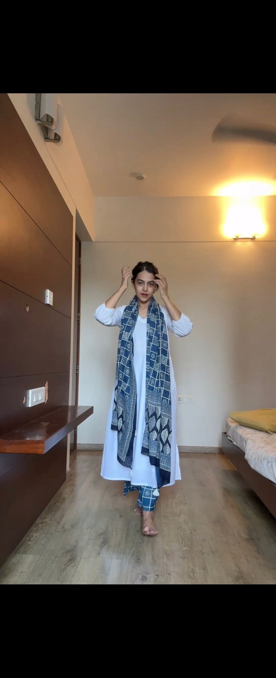 Classic White & Indigo Kurta Set with Duppatta (With Lining) Product Code : D132